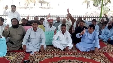 Ranipur doctors and paramadics protesting